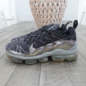 Nike | Shoes | Nike Air Vapormax Plus La Requin Sz 9 | Poshmark